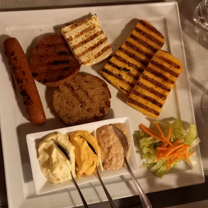 photo of Ristorante Vegano Biologico La Lanterna Grigliata Mista shared by @kzlyza on  13 Mar 2022 - review