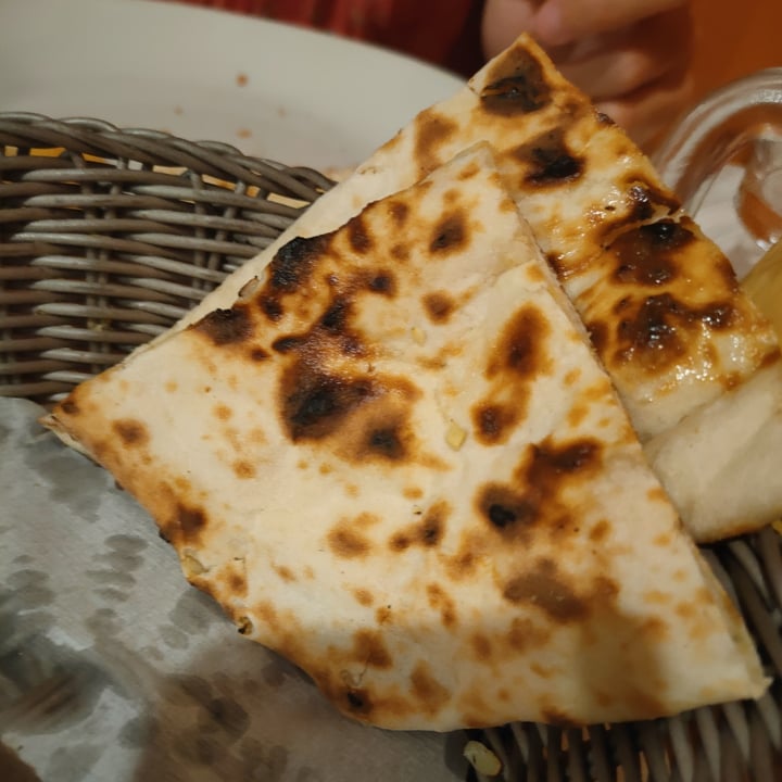 photo of Taj Mahal Ristorante indiano HALAL FOOD. Naan con patate e spezie shared by @margheritadibosco on  14 Sep 2022 - review