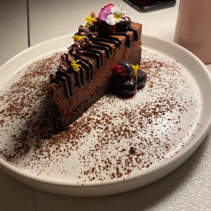 review photo of MUDRÁ Plant Based - Madrid Tarta de Chocolate shared by @pinavi on 12 Apr 2022 - review