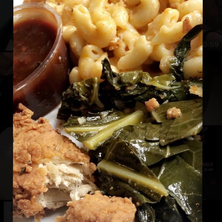 review photo of The Hogtown Vegan Mac N Cheese shared by @athenaabraci on 18 May 2020 - review