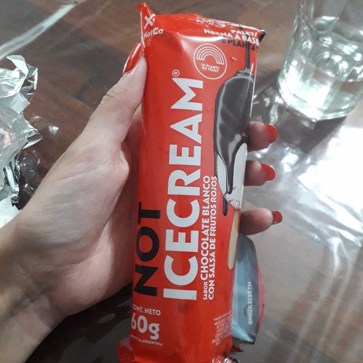 photo of NotCo Not Icecream Paletas sabor Chocolate Blanco con Salsa de Frutos Rojos shared by @alovespink on  28 Dec 2021 - review