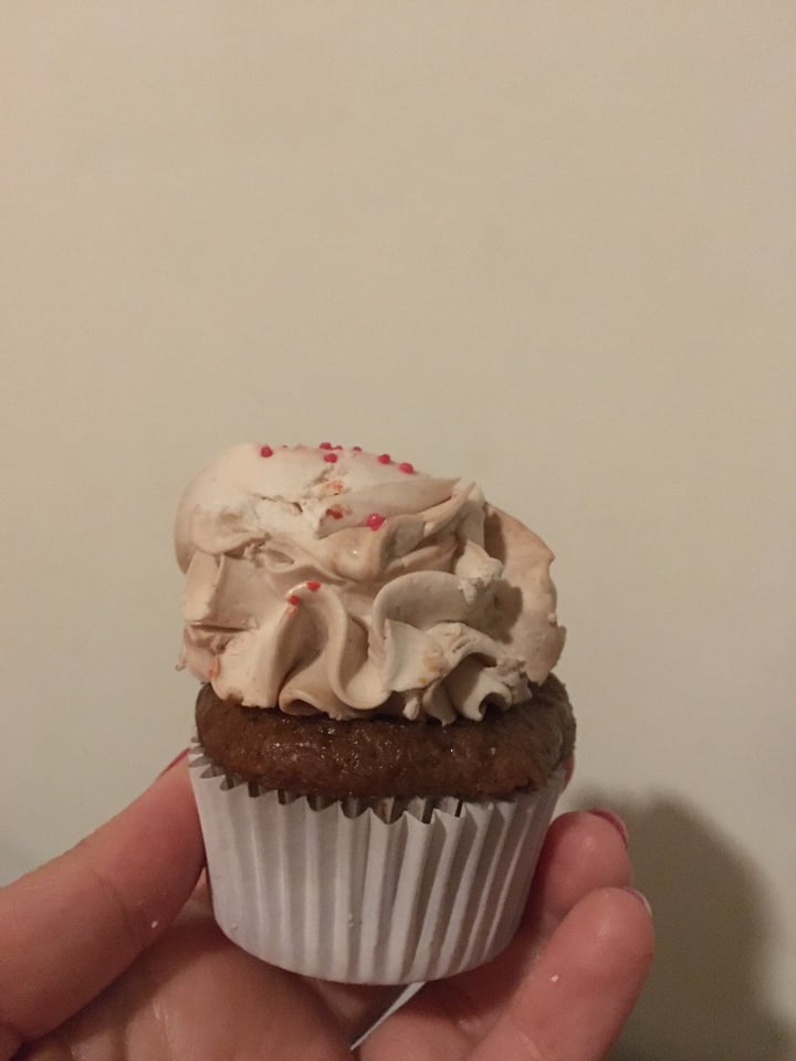 photo of Confitería MAIQUEZ Cupcake shared by @mariamarie on  22 May 2022 - review