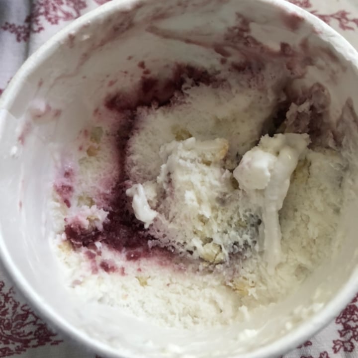 review photo of Irresistibles non dairy frozen dessert (ice cream) cheesecake flavour shared by @freckles2019 on 16 Dec 2022 - review