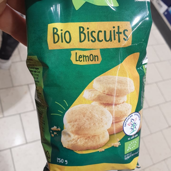 photo of Vemondo Vegan bio biscuits lemon shared by @thedronewhisperer on  19 Apr 2022 - review