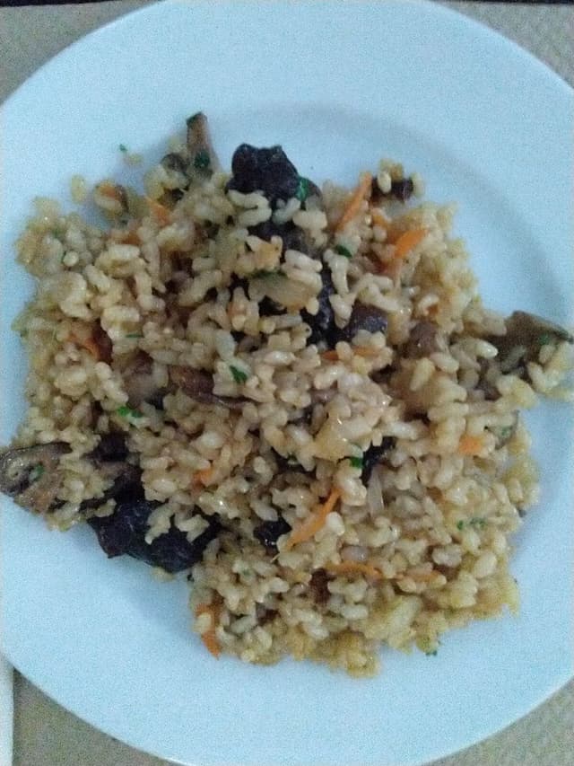 菜肴“Arroz Integral Salteado Con Setas”的照片