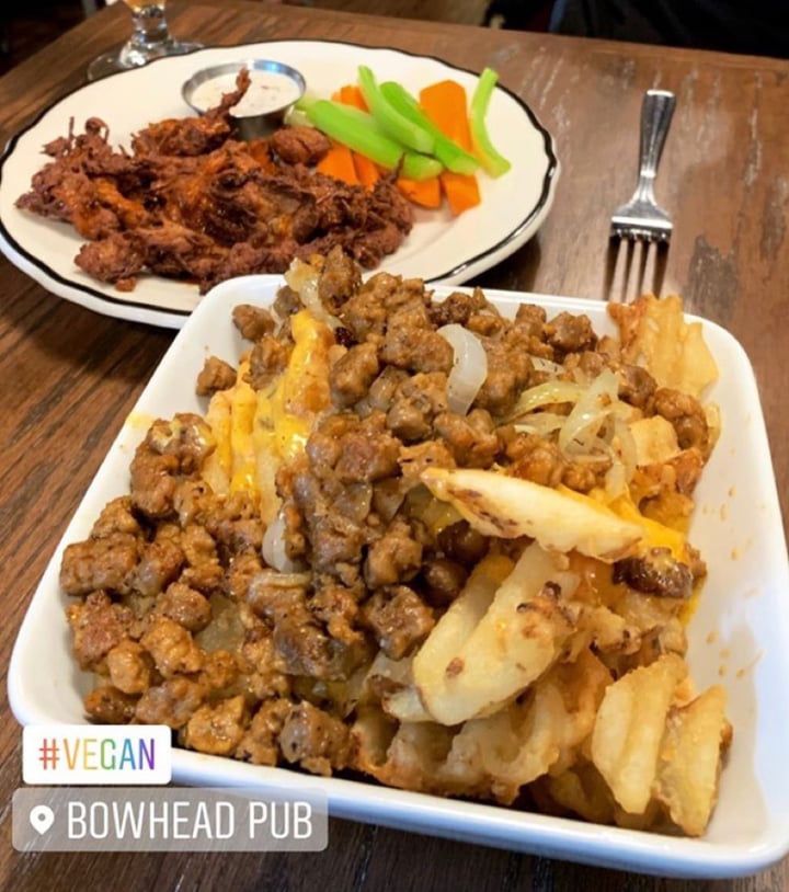 photo of Bowhead Pub Animal Fries And « Wings » shared by @cyntichat on  18 Oct 2019 - review