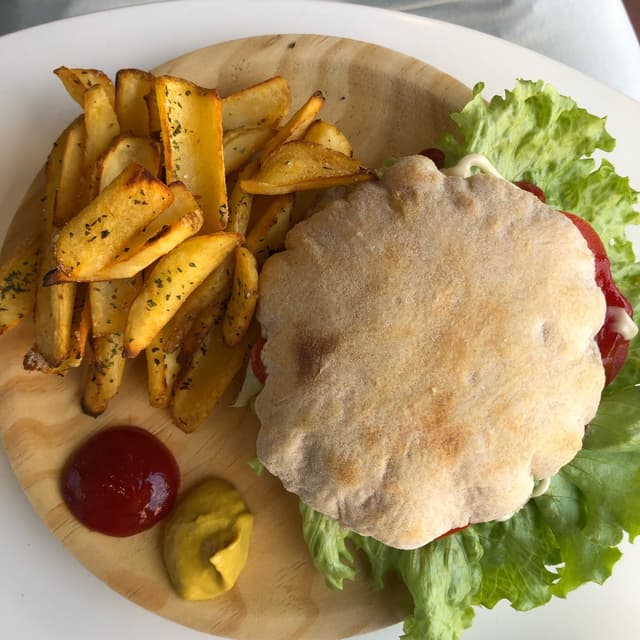 Photo of the dish “Burger Beyond Meat con patate”
