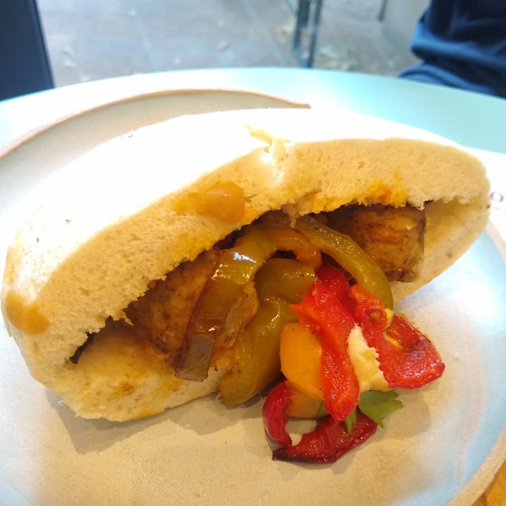 photo of Land&Monkeys Sandwich Falafel shared by @muel on  17 May 2022 - review