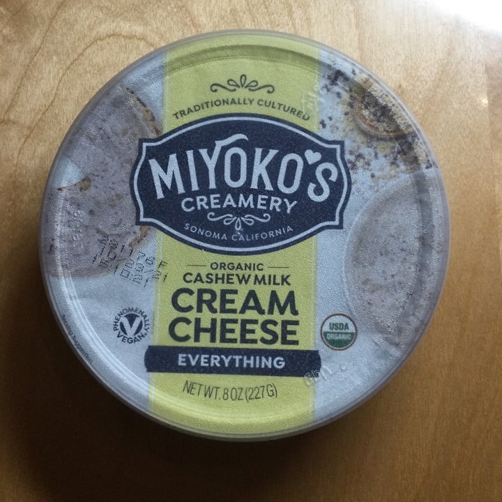 photo of Miyoko's Creamery Everything cashew cream cheese shared by @janetisvegan on  30 Oct 2021 - review