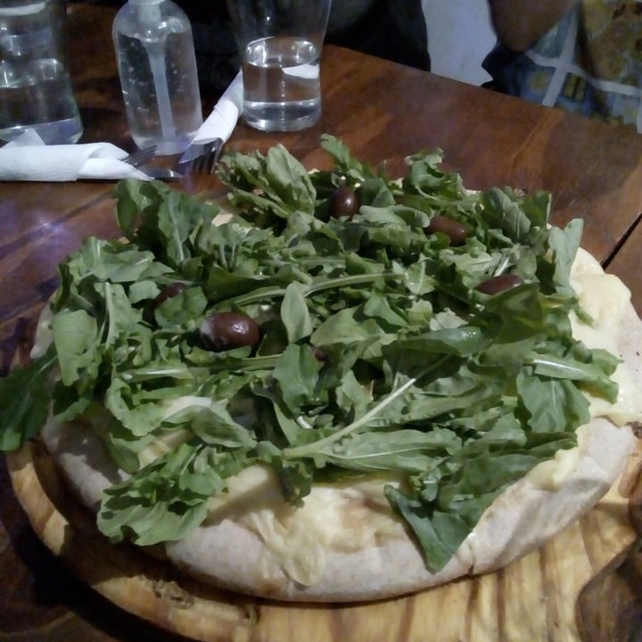 photo of Hevalê Cocina Vegana y Vegetariana (Ahora Sattva es Hevalê) Pizza de rúcula shared by @avsantafe on  29 Mar 2022 - review