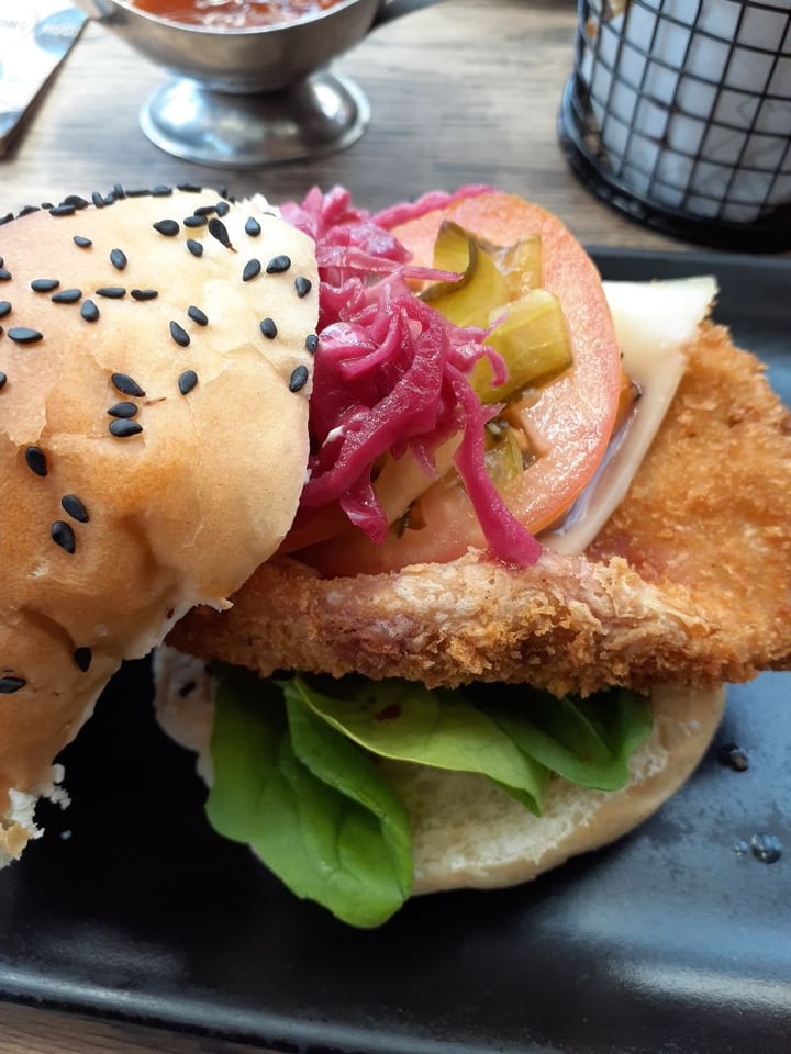 photo of Hudsons The Burger Joint (Gardens) The Influencer Burger shared by @fisherkingpoet on  10 Feb 2020 - review
