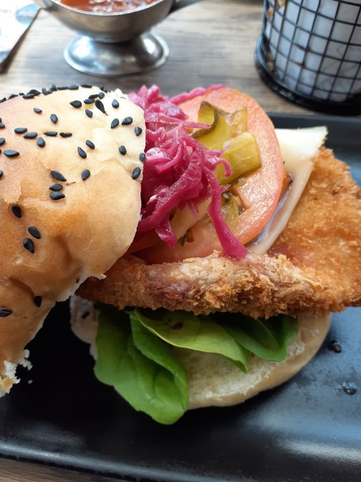 review photo of Hudsons The Burger Joint (Gardens) The Influencer Burger shared by @fisherkingpoet on 10 Feb 2020 - review
