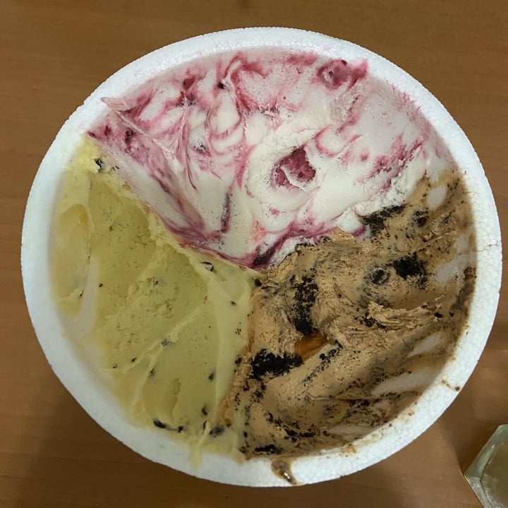 photo of Ainara Helados Veganos Cheesecake con frutos rojos shared by @veganeandoenbsas on  12 Sep 2022 - review