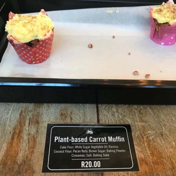 photo of Peregrine Farm Stall Vegan Carrot Cupcake shared by @sylvacharm on  30 Mar 2021 - review