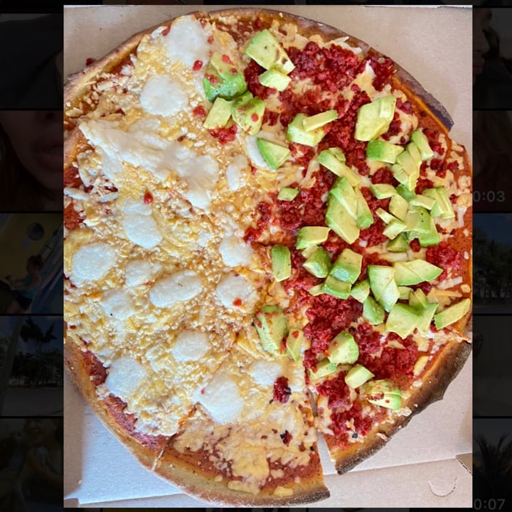 photo of Vegan style Cheese/Chorizo Pizza shared by @vannyrev on  24 May 2021 - review