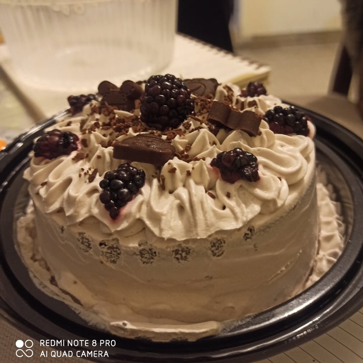 review photo of Mohini vegan desserts Pastel De Chocolate Con Frutos Rojos shared by @dianisdiaz on 14 Dec 2021 - review