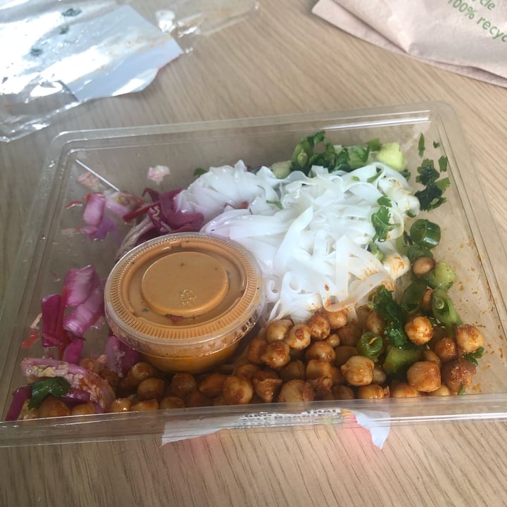 photo of Sainsbury's Vegan Pad Thai Noodles With Chargrilled Chickpeas shared by @pretzelworm on  31 May 2022 - review