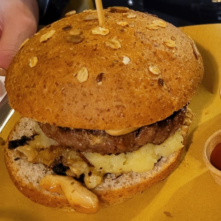photo of Welldone Future farm burger shared by @sarafrighi on  08 Apr 2022 - review