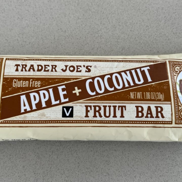 review photo of Trader Joe's Apple + Coconut Fruit Bar shared by @cupidelocke on 17 Nov 2022 - review