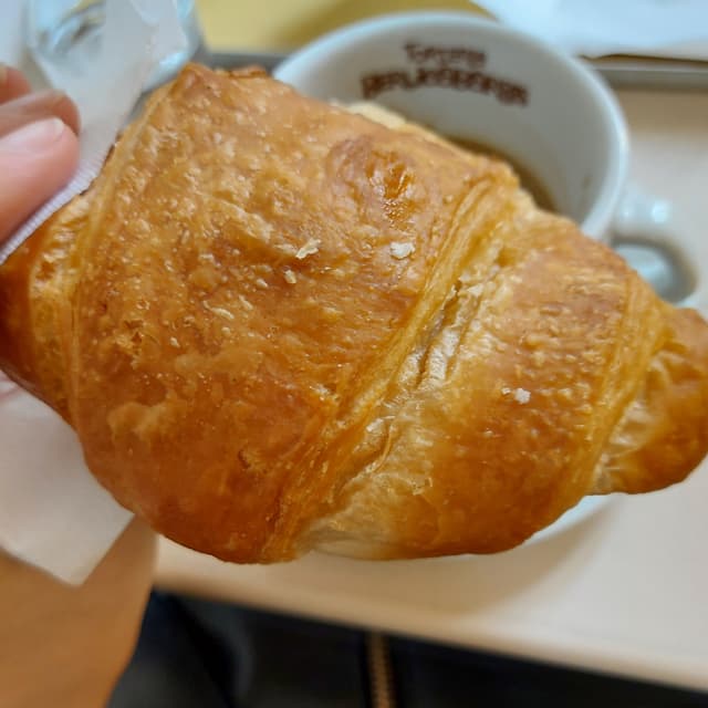 Photo of the dish “croissant vuoto vegan”
