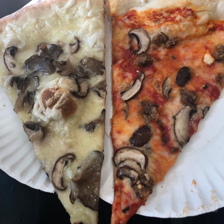photo of Screamer's Pizzeria Pizza shared by @onearthling on  16 Jul 2020 - review