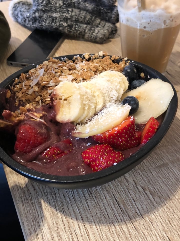 review photo of CoffeeRoastery DeClercq Açai Bowl shared by @rorygilchrist on 28 Dec 2019 - review