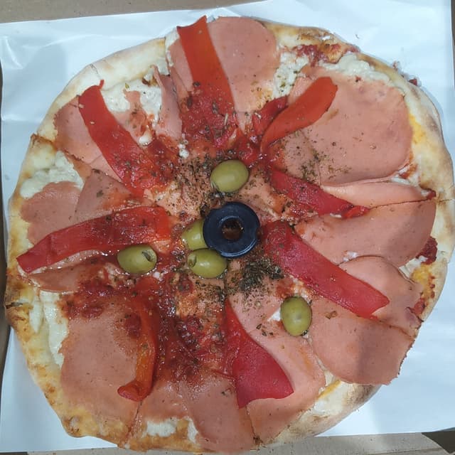 Photo of the dish “Pizza jamon y morrones”