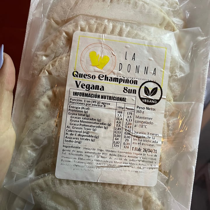 photo of La donna Empanada Queso Jamón Vegana shared by @yamilavalencia on  29 Sep 2021 - review