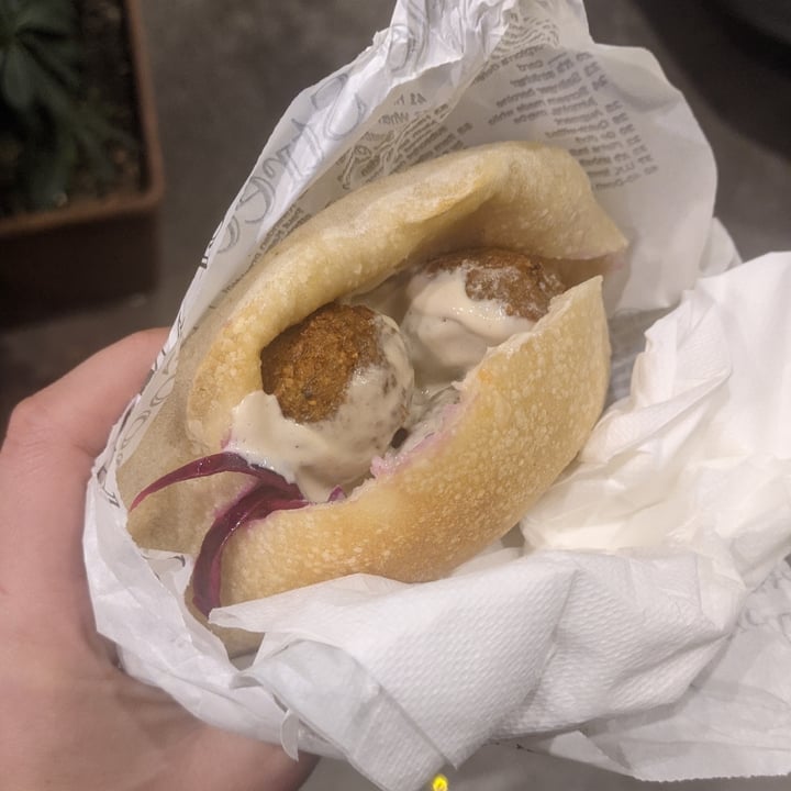 photo of Atomic Falafel Panino Pita Con Falafel shared by @ariannaeffe4 on  25 Mar 2022 - review