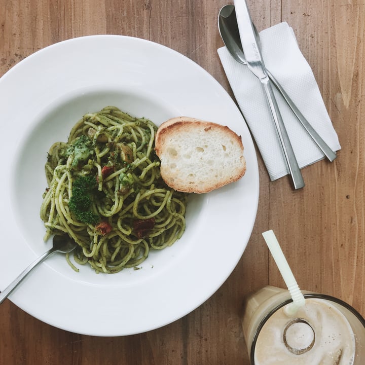 review photo of Cafe Kaara Basil Pesto Aglio Olio shared by @gurpreetkaur on 15 May 2018 - review