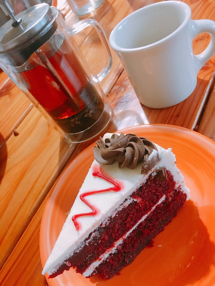 photo of La Vida Veggie LLC Tempeh Ruben, Beet N Bean Burger and red velvet cake shared by @veghead on  22 Mar 2019 - review