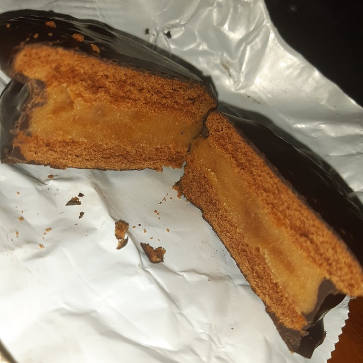 review photo of Felices Las Vacas Alfajor Negro shared by @sweetmila on 17 Oct 2020 - review