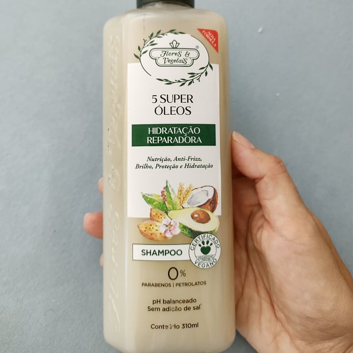 photo of Flores & Vegetais Shampoo 5 Super Óleos shared by @claryhitz on  22 Sep 2022 - review