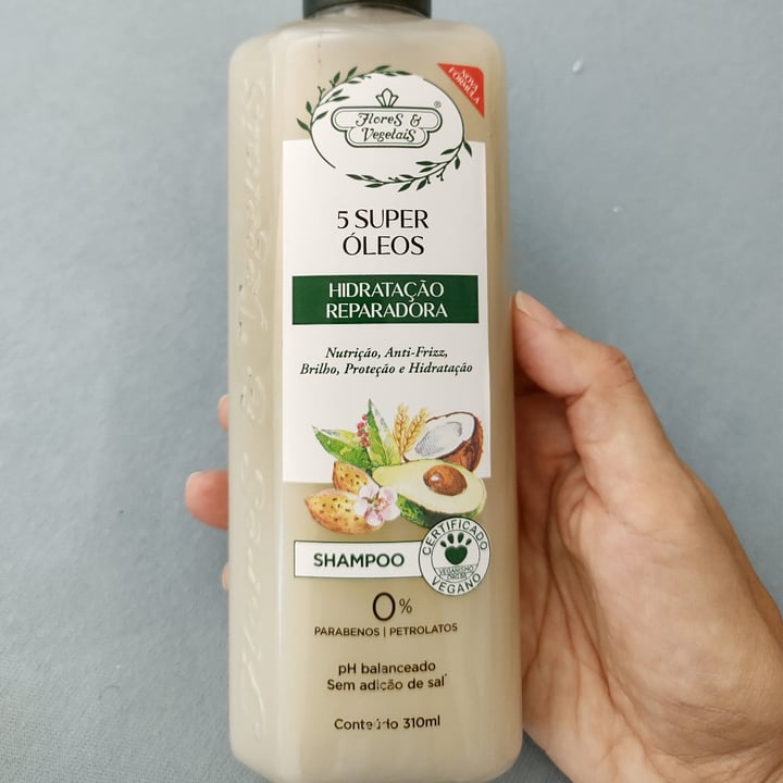 review photo of Flores & Vegetais Shampoo 5 Super Óleos shared by @claryhitz on 22 Sep 2022 - review