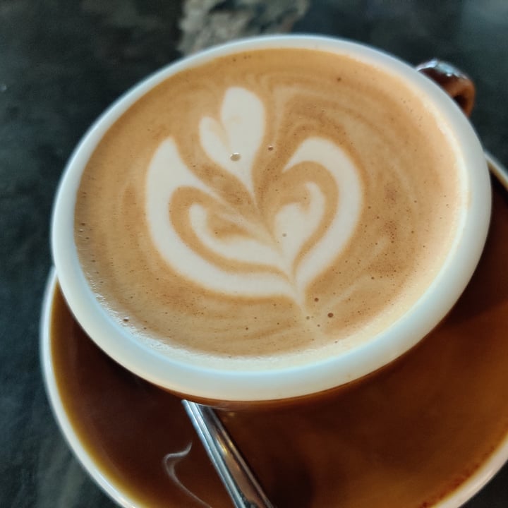 photo of Common Man Stan Oat flat white shared by @fourdollars on  01 Jan 2021 - review