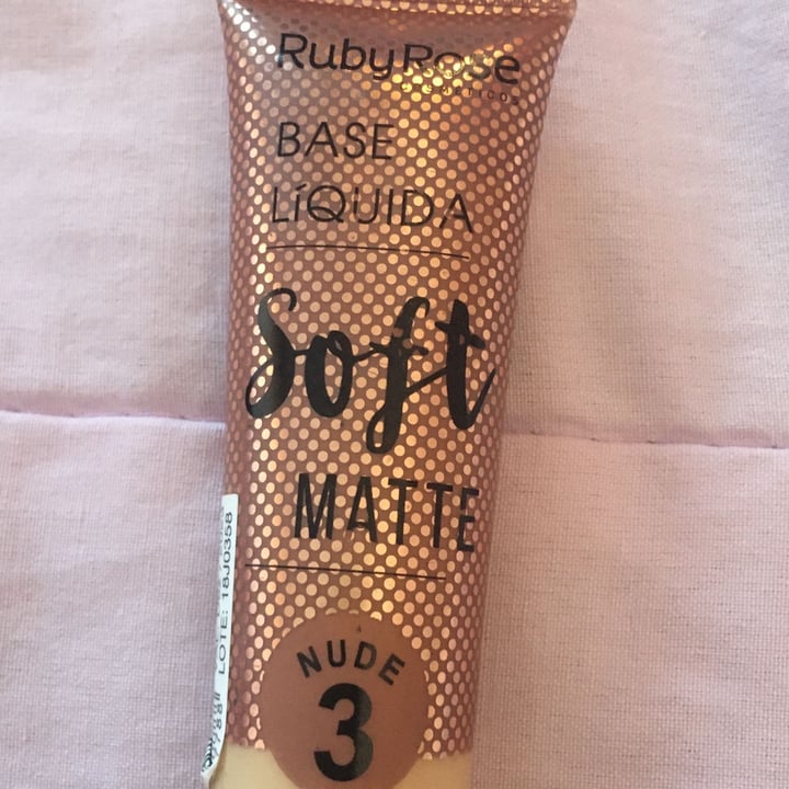 photo of RubyRose Base líquida soft matte shared by @marianasds on  19 Apr 2022 - review