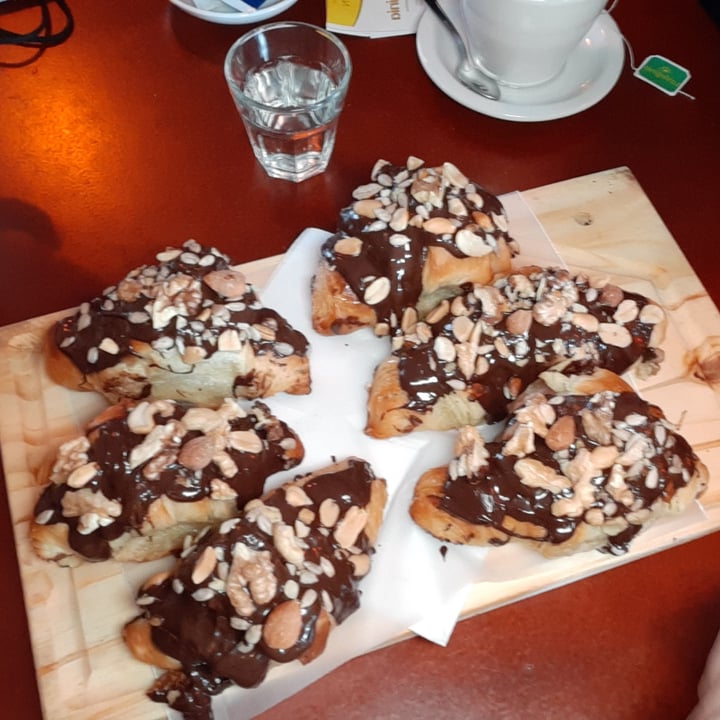 photo of APOLO Bar Multiespacio Croissant Con Chocolate y Mani shared by @giseveg on  11 Jul 2021 - review