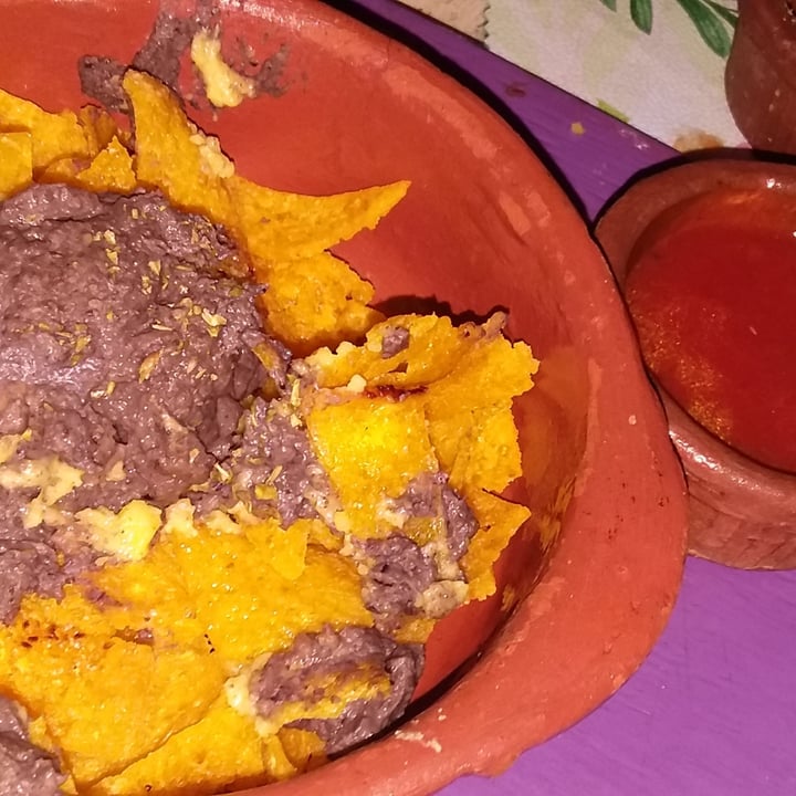 review photo of Las Cuevas Nachos Con Cheddar shared by @dionisiaa on 28 Aug 2022 - review