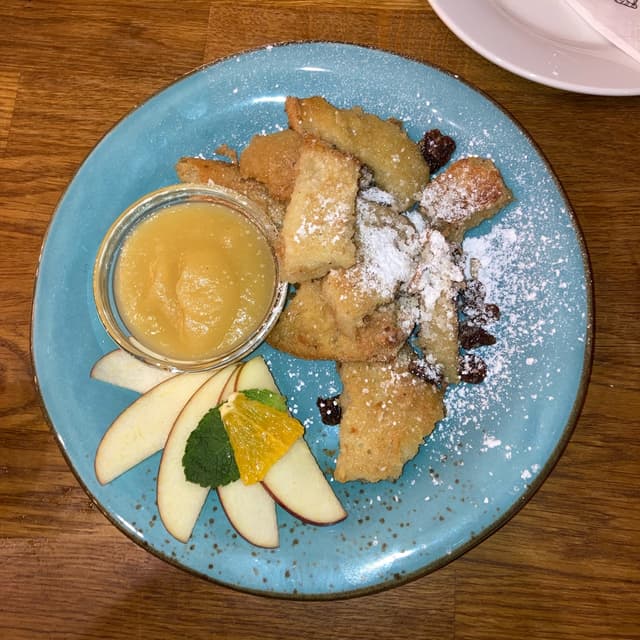 「Kaiserschmarrn」の料理の写真