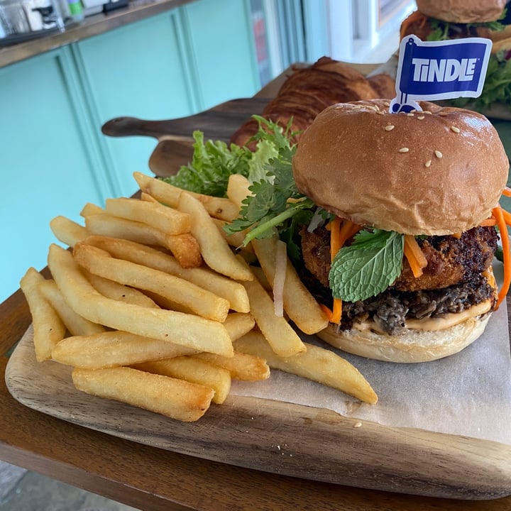 review photo of CLOSED - Privé Tiong Bahru Sweet & Sticky Panko-Crusted TiNDLE™ Burger shared by @aarontorres on 20 Mar 2021 - review