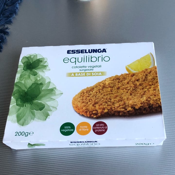 photo of Esselunga Cotolette vegetali surgelate a base di soia shared by @silos on  10 Mar 2022 - review