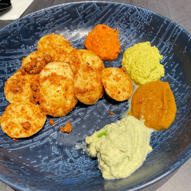 Foto do prato “Peanut Podi Idli”