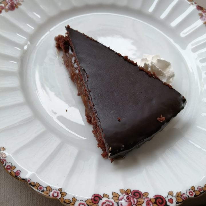 photo of Alice e Viola - Cucina vegetale Torta sacher shared by @marzia92 on  03 Sep 2022 - review