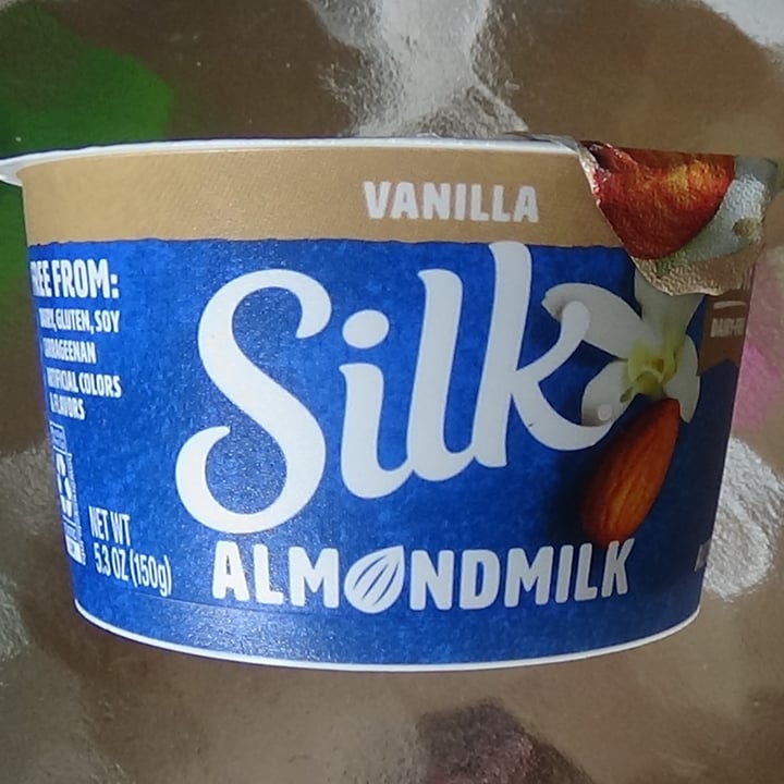 photo of Silk Vanilla Almondmilk Yogurt Alternative shared by @feelideal on  01 Apr 2021 - review
