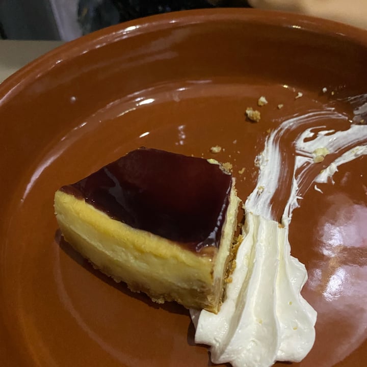 review photo of Alice e Viola - Cucina vegetale cheesecake ai frutti di bosco con panna shared by @sinella on 15 Oct 2022 - review