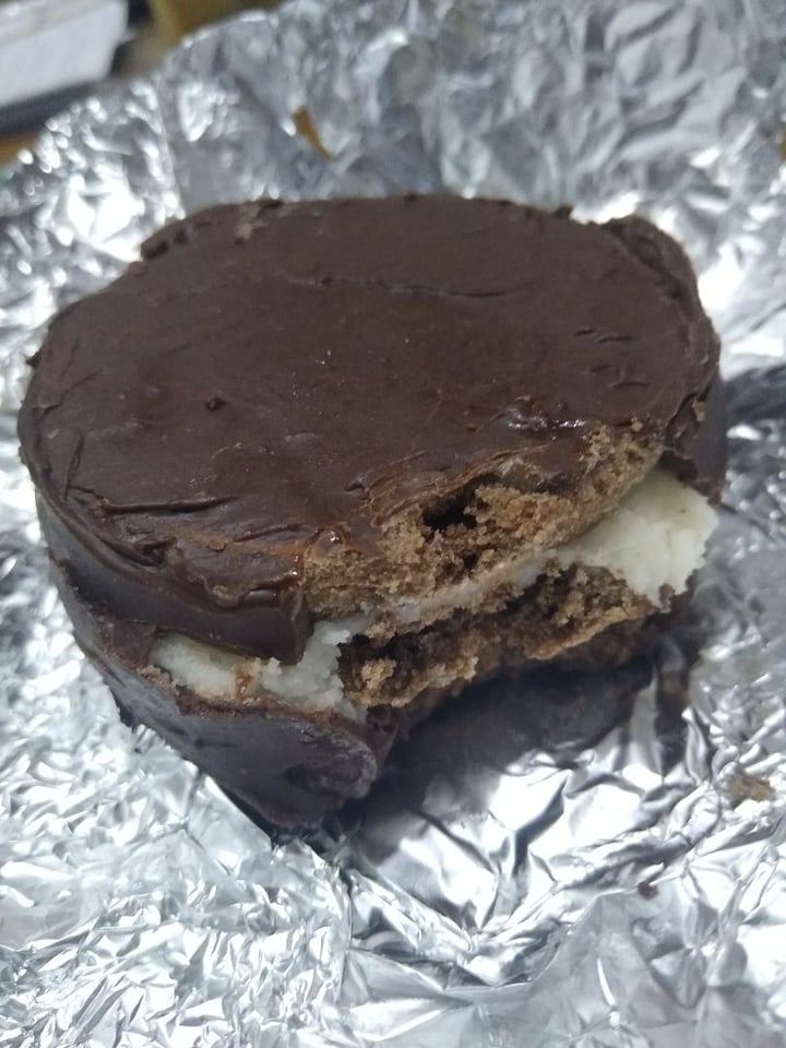 photo of Museum Cakes Vegan Alfajor de limón shared by @mab on  01 Jun 2020 - review