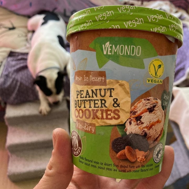 photo of Vemondo Helado mantequilla de cacahuete y galletas shared by @grumpyvegan on  20 Feb 2022 - review