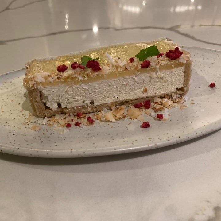 photo of Lona Misa Coconut Panna Cotta Tart shared by @cnnna on  27 Apr 2021 - review