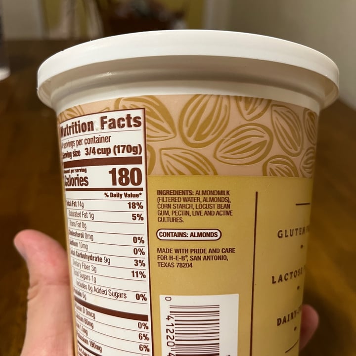 photo of H-E-B Almond Based Yogurt Unsweetened Plain shared by @elenaguijarro on  03 Feb 2022 - review