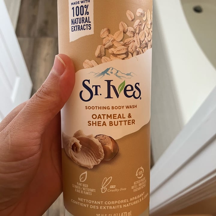 review photo of St. Ives Oatmeal and Shea Butter Soothing Shower Gel shared by @sininho on 12 Aug 2022 - review